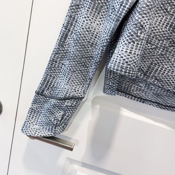 The North Face Hoodie Motivation Flashdry Pullover Sweatshirt Thumbhole in Gray - Picture 4 of 10